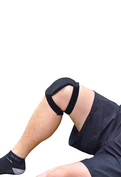 man med actipatch för knäsmärta